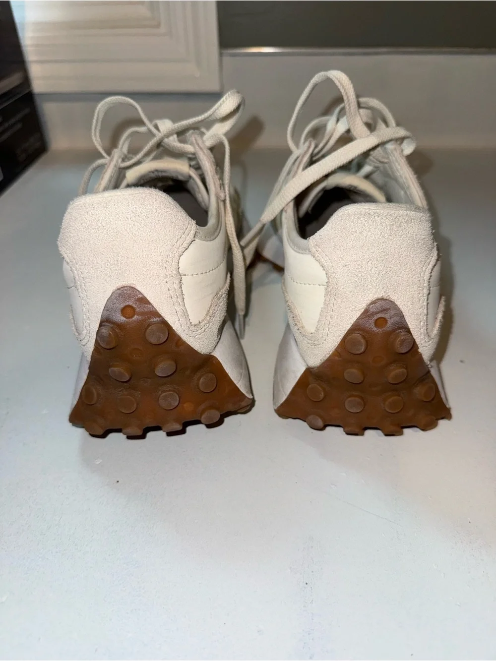 New Balance 327 Sneakers